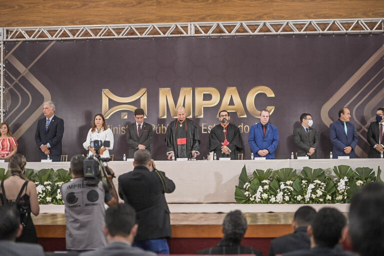 Em posse de novos procuradores do MP, governador defende fortalecimento da instituição