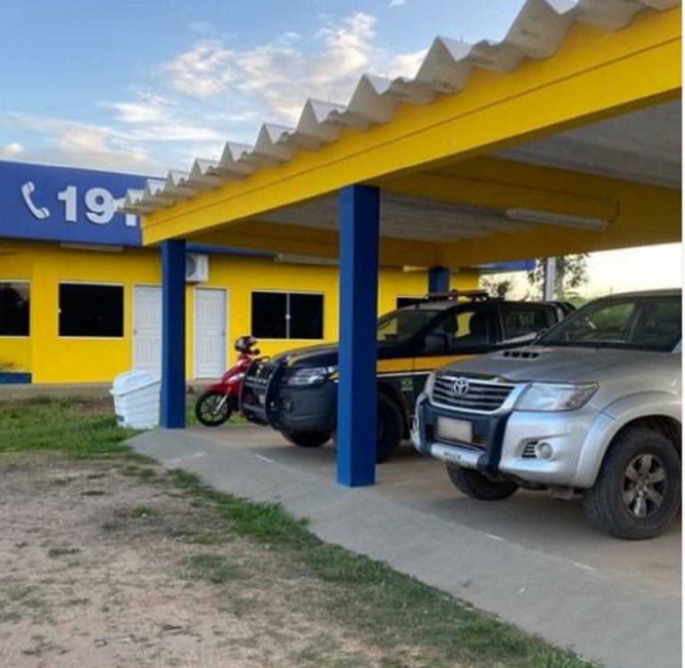 Em Xapuri, PRF prende homem que dirigia carro roubado de família feita de refém em Rio Branco