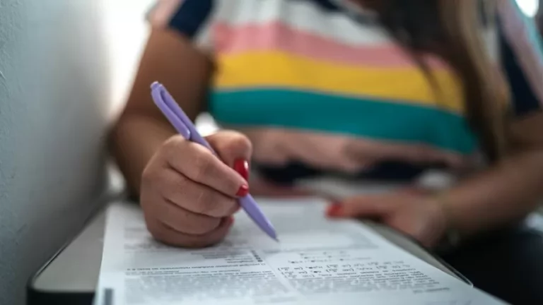 Brasil tem 25 concursos abertos com salários acima de R$ 10 mil; veja vagas