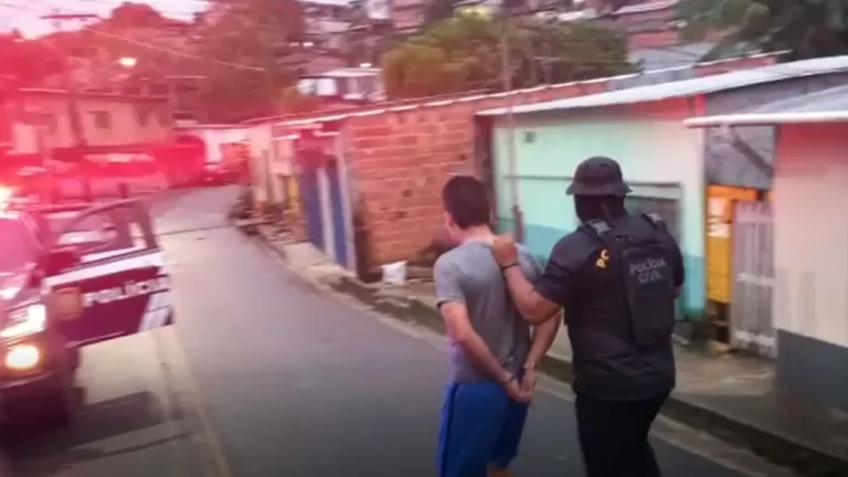 Homem é preso suspeito de estuprar enteada em Manaus; mãe sabia dos abusos, diz polícia