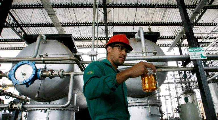 Petrobras alerta para possível falta de diesel no país neste ano