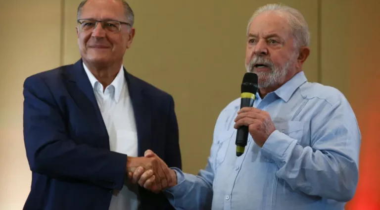 Juntos, Lula e Alckmin pretendem fazer visitas pelo país após lançamento de chapa