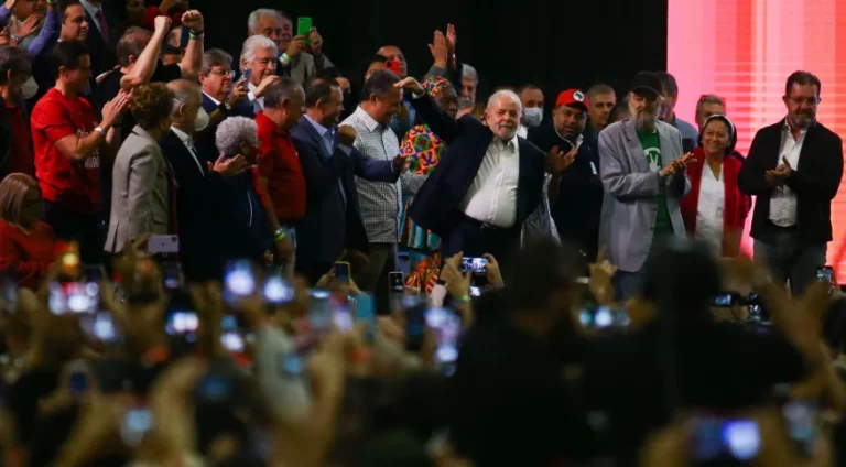 Alckmin terá desafio de pacificar diálogo entre PT e empresários, diz especialista