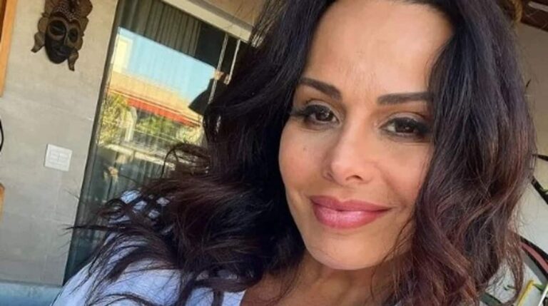 Viviane Araújo surge grávida no desfile das campeãs e revela perrengue