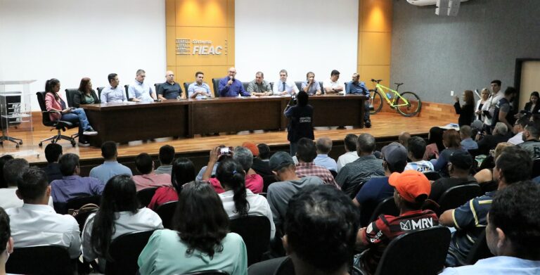 Fieac comemora novo pacote de obras do governo e compras de fardamento escolar