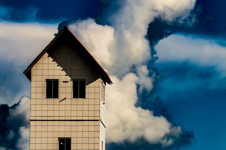 Torre da catedral de Mâncio Lima