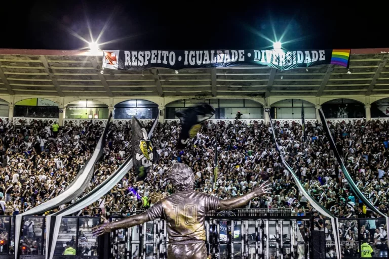 Vasco se pinta com as cores do arco-íris: “Empunhamos bandeiras que muitos não têm coragem”