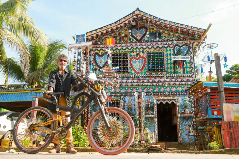 Casa colorida é atrativo turístico em Tarauacá