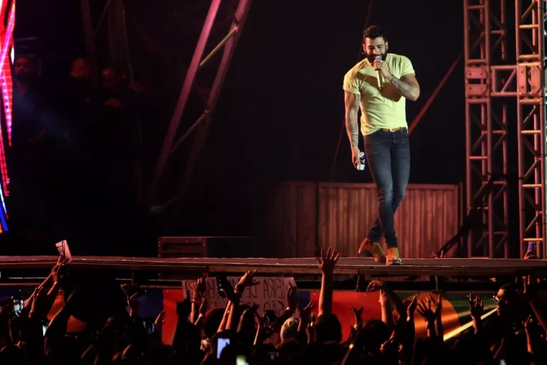Gusttavo Lima: Show de R$ 1 milhão o RJ teve fogos, furtos e prefeito no palco