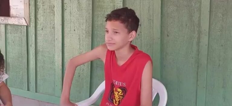 Após três paradas cardíacas, menino aguarda na fila por cirurgia