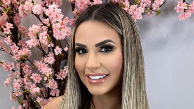 Deolane Bezerra ostenta corpão em ensaio com peça amarela