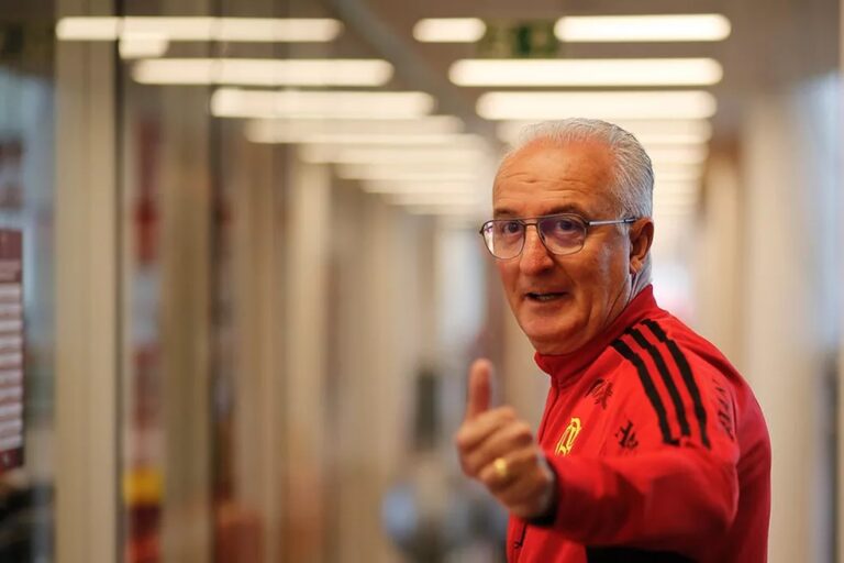 Flamengo limpa DM e entrega elenco completo para Dorival Júnior