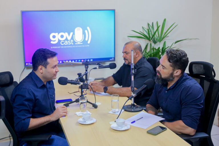 Avanços na Educação são destaque no programa de lançamento do podcast do governo do Estado