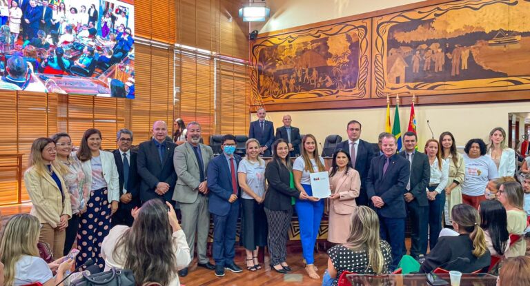 “Eu sou sobrevivente da violência doméstica”: advogada entrega pacote de leis voltadas a mulheres na Aleac