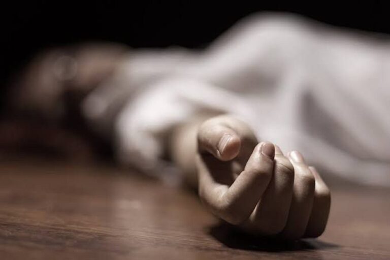 Mulher de 40 anos é encontrada morta pelo próprio pai em Sena; irmão tentou reanimar