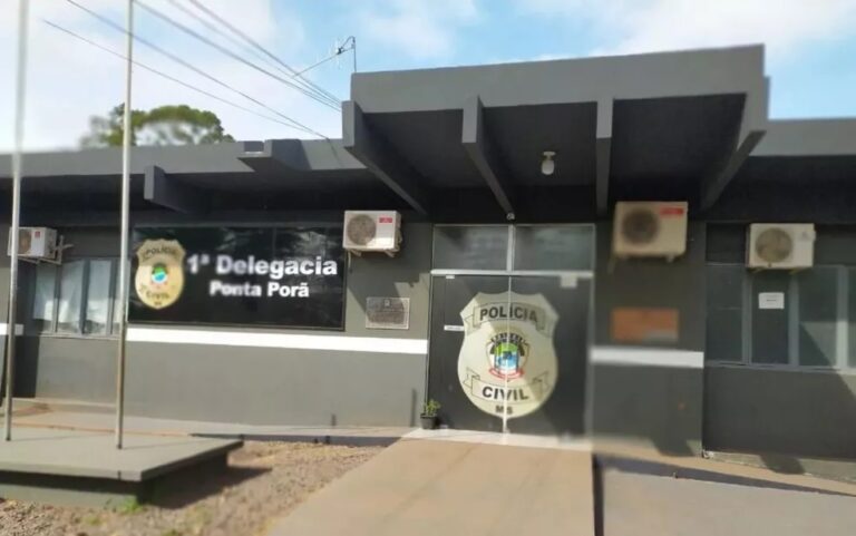 Idoso mata mulher com facada na virilha, lava corpo e limpa o chão