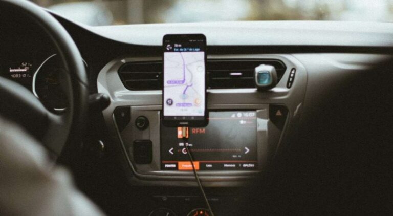 Golpe do cheiro: passageiras denunciam nova armadilha contra mulheres que pegam Uber