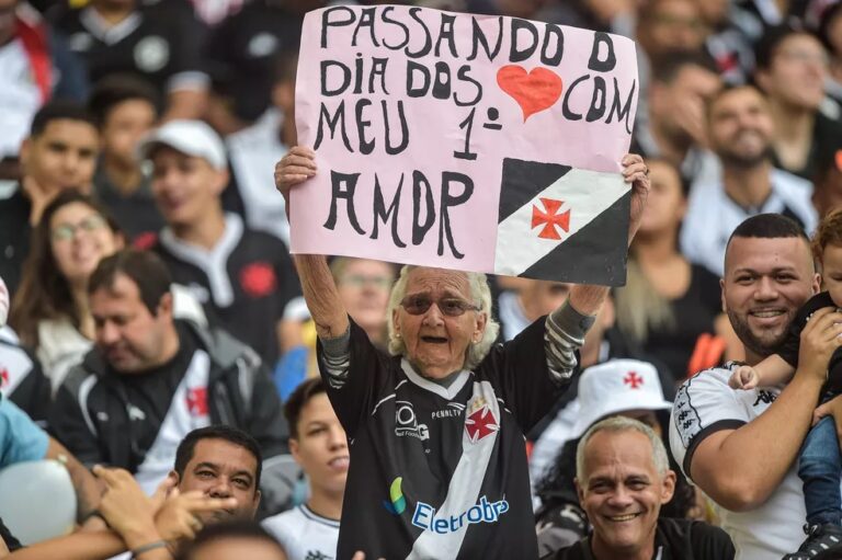 Vovó do Vasco agradece carinho após viralizar