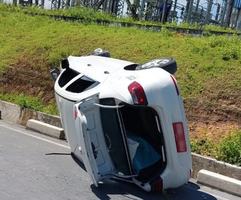 Taxista causa o próprio acidente para fugir de assalto