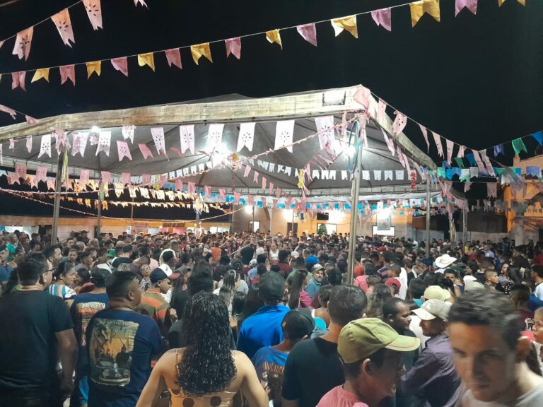 Arraial da igreja católica de Sena encerra com participação de centenas de fiéis
