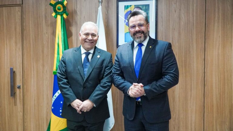 Alan Rick se reúne com Ministro da Saúde e pede renovação de ciclos do Mais Médicos