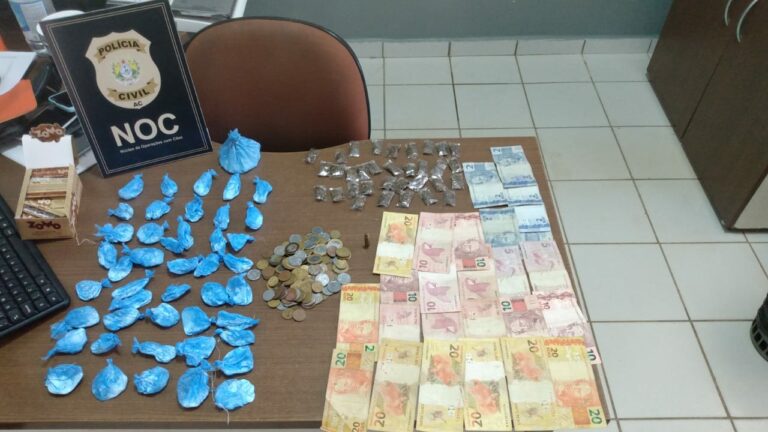 Com ajuda de cão, polícia localiza traficante com vários papelotes de drogas no Acre