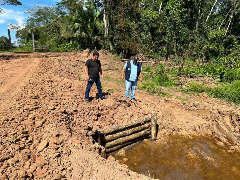 Em Tarauacá, governo trabalha no ramal da Aldeia Indígena Caucho