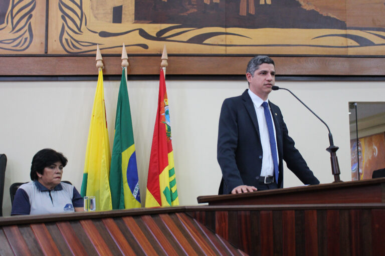 Calegário preside sessão solene em alusão ao Dia Estadual do Terceirizado