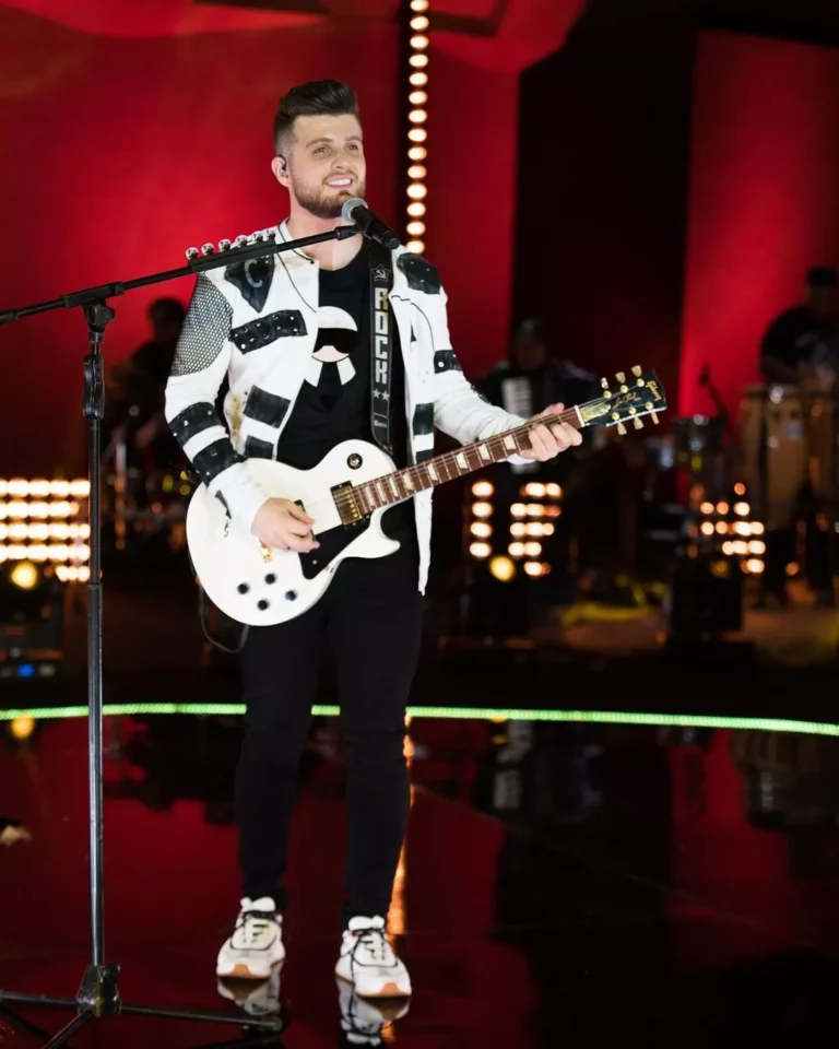 Sertanejo Conrado tem alta da UTI, mas segue internado