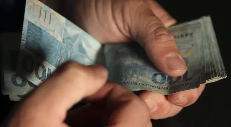 Inflação: Mais de 90% dos brasileiros mudaram hábitos de consumo, aponta estudo