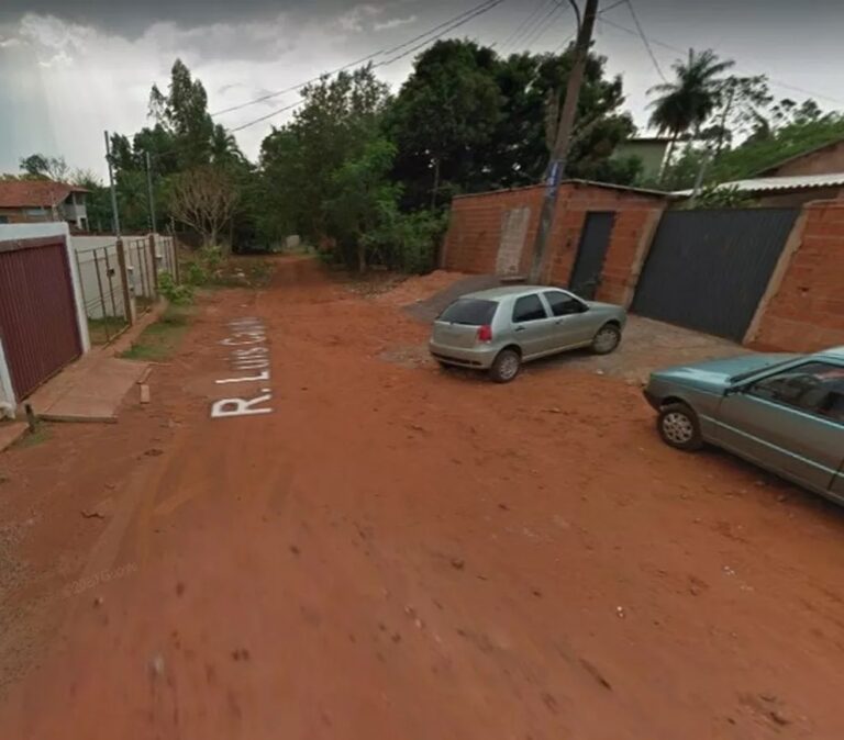 Homem leva susto ao ser flagrado tentando roubar carro e é atropelado durante fuga