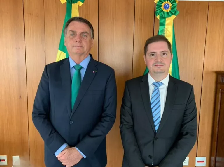 Bolsonaro edita decreto para facilitar que governo adote medidas com impacto eleitoral