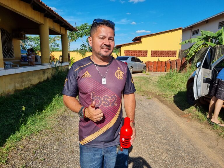 Acreano apaixonado pelo Flamengo diz que tem coleção com mais de 100 camisas do clube do coração