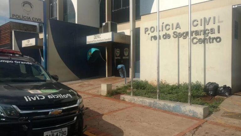 ‘Vocês tão procurando isso, tio?’: menina de 4 anos entrega droga a policiais e revela esquema de tráfico