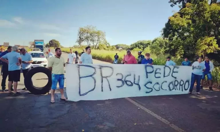 MG: após morte de família na BR-364, governo decreta situação de emergência