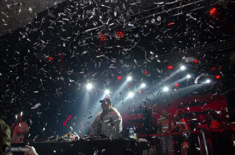 Colunista James Pequeno traz cliques exclusivos da festa eletrônica Social Friends; veja