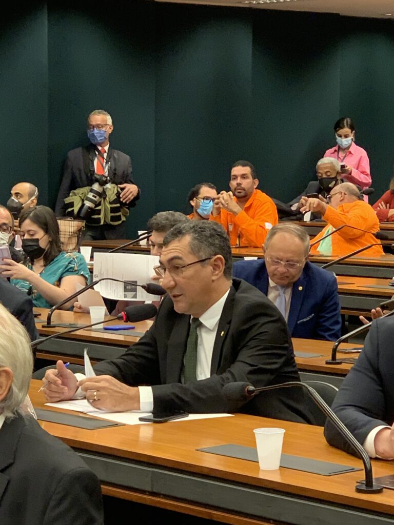 Jesus Sérgio cobra do ministro de Minas e Energia solução para o aumento dos combustíveis