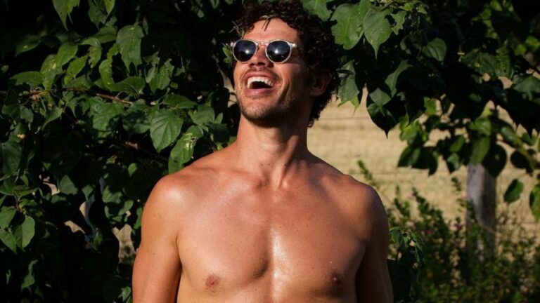 José Loreto exibe corpo definido e fãs reagem: “Ô lá em casa”