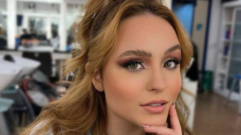 Larissa Manoela relembra cliques em dia de praia com peça verde