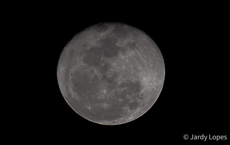 Lua majestosa em Rio Branco