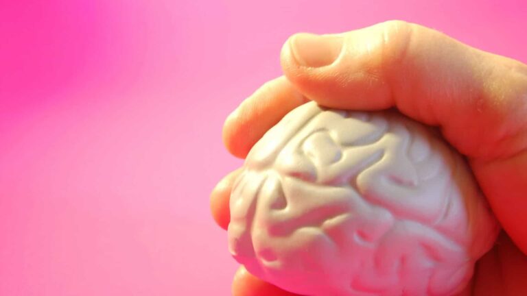 Sonolência e confusão mental podem ser sinais de AVC