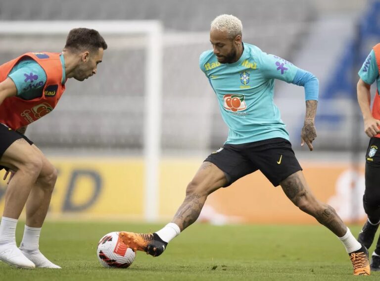 Neymar leva pisão, deixa treino da seleção brasileira e vira dúvida