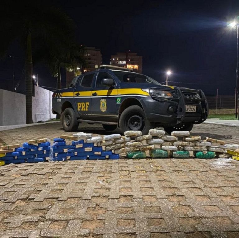 Motorista é preso com quase 60kg de drogas dentro de sacas de milho no interior do Acre