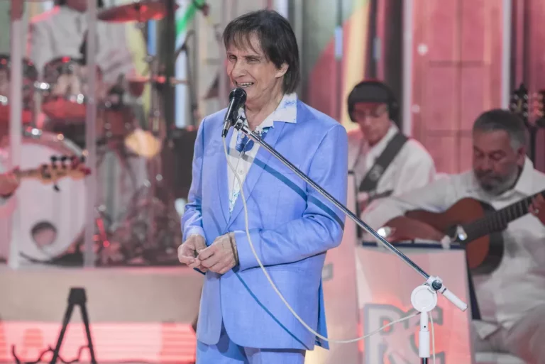 Roberto Carlos testa positivo para Covid-19