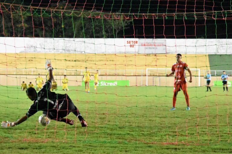 Morcego e Imperador avançam e fazem no sábado a final do Sub-20