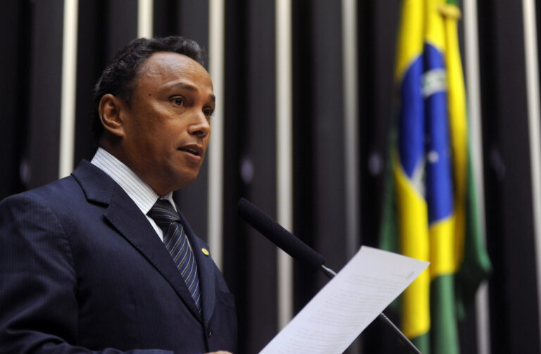 Sibá Machado pode ser o escolhido do PT para vaga de vice de Jenilson Leite 