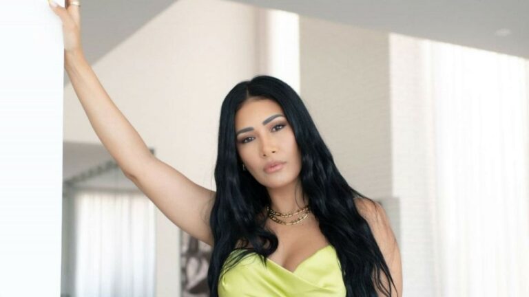 Simaria deixa quase tudo mostrando em vestido transparente e parte íntima escapa: “Abusou”