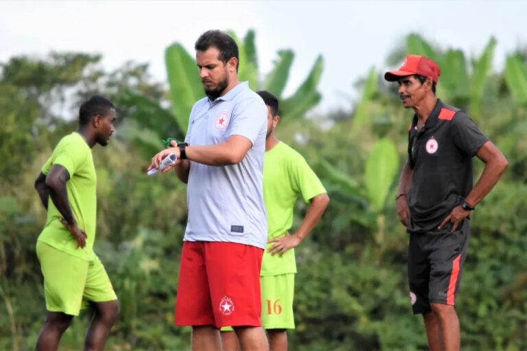 Bruno Monteiro tem dúvida para escalar o Rio Branco