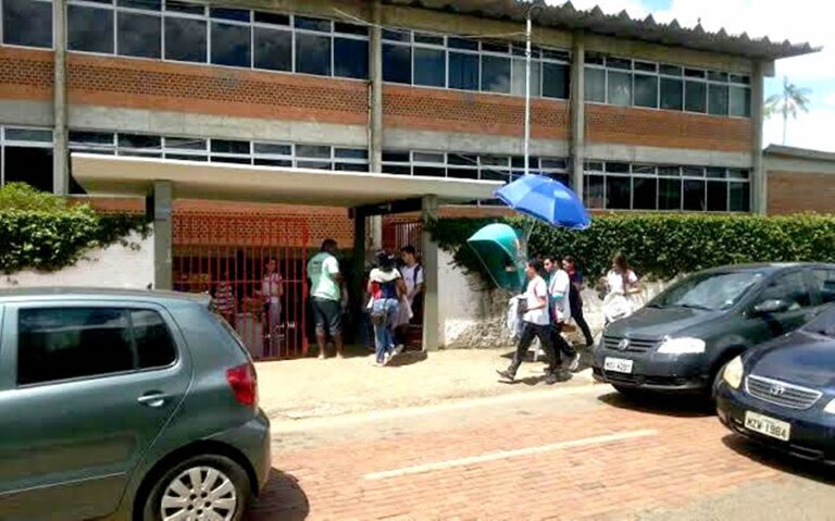 Colégio de Rio Branco decide suspender aulas por 10 dias após surto de Covid-19