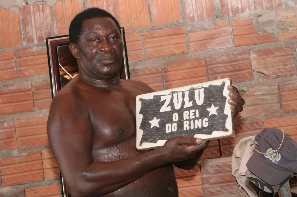 Ebenezer nocauteia Rei Zulú e mais dois em torneio de Vale-Tudo em